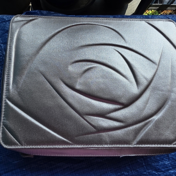 NWOT Lancome Paris Metallic Gold Women's Bag Makeup Case Zipper Travel Kit - Picture 2 of 16